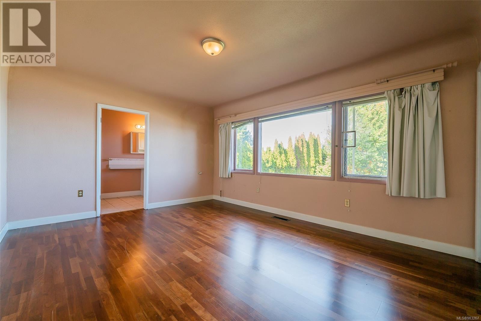 Photo 58 of 441 Memorial Ave, Qualicum Beach BC
