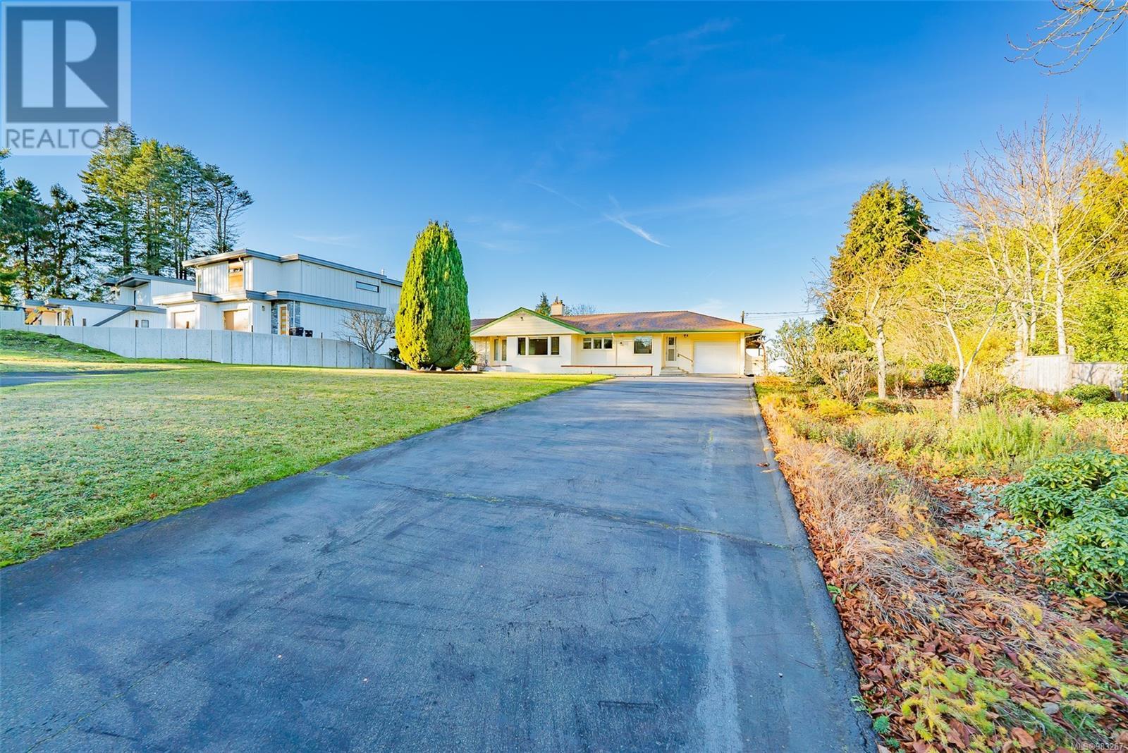 Photo 45 of 441 Memorial Ave, Qualicum Beach BC