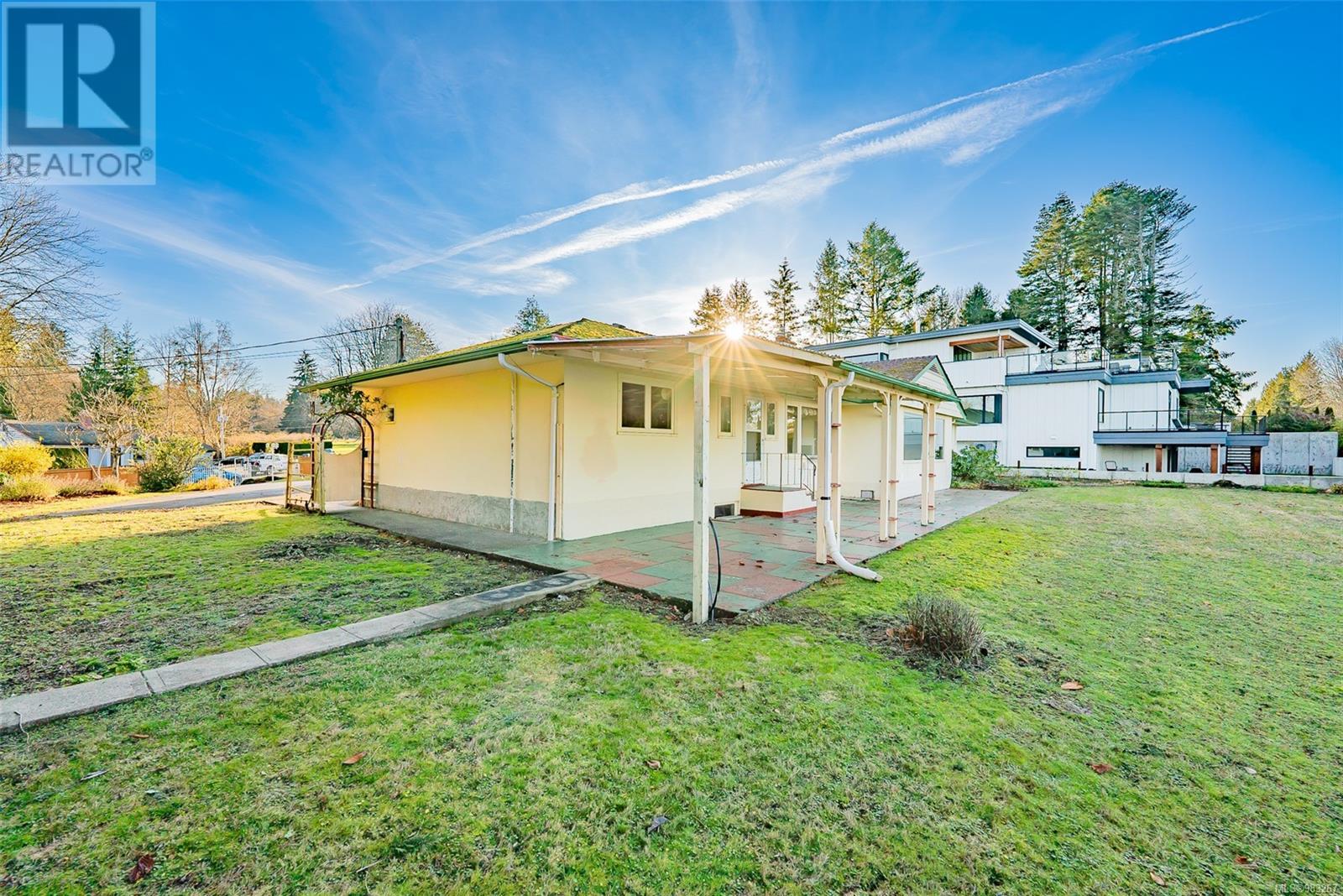 Photo 25 of 441 Memorial Ave, Qualicum Beach BC