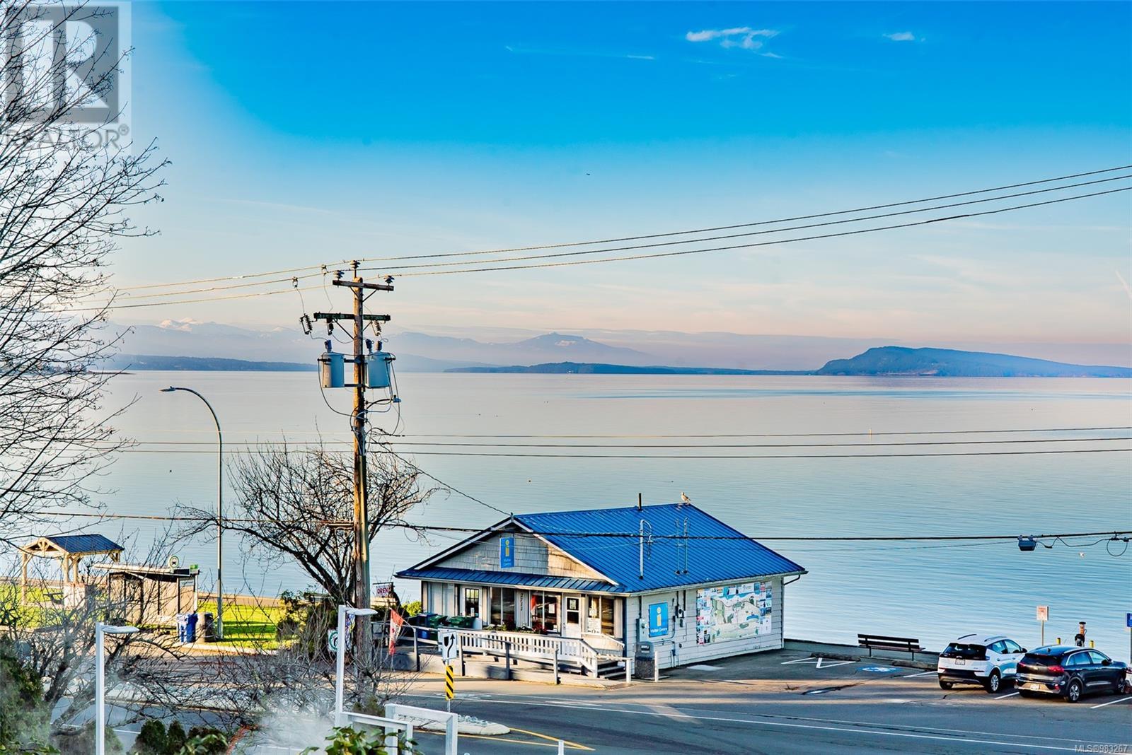 Photo 8 of 441 Memorial Ave, Qualicum Beach BC