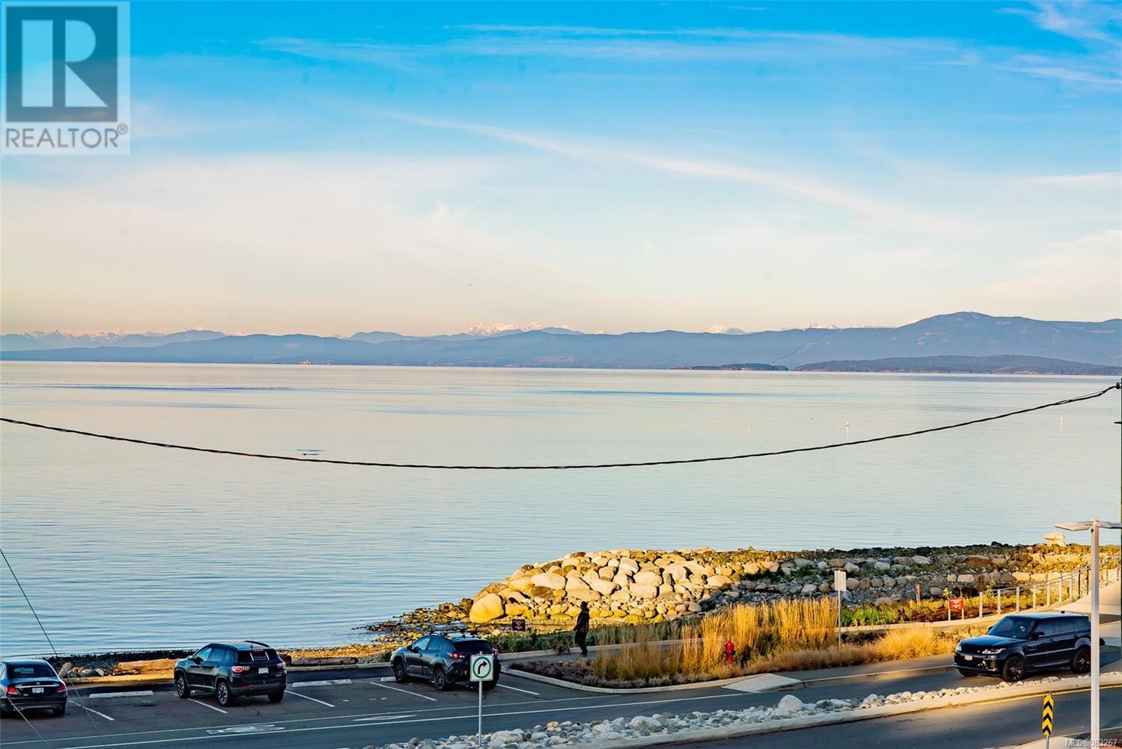 Photo 38 of 441 Memorial Ave, Qualicum Beach BC