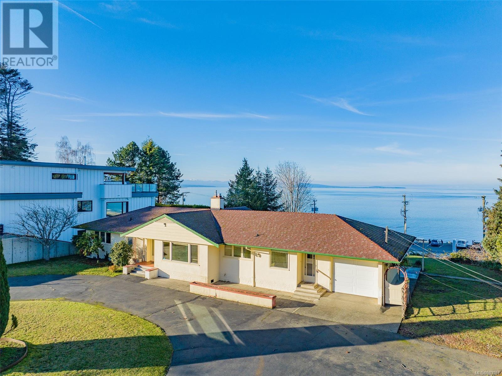 Photo 56 of 441 Memorial Ave, Qualicum Beach BC