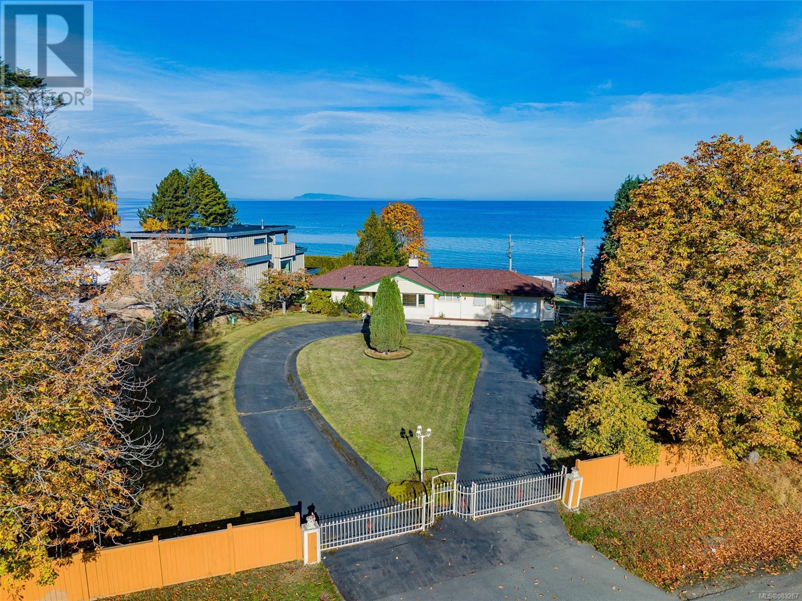 Photo 64 of 441 Memorial Ave, Qualicum Beach BC