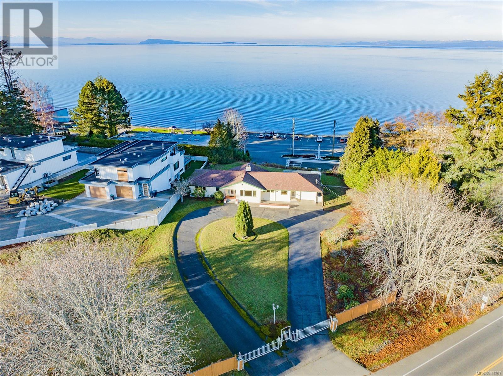 Photo 39 of 441 Memorial Ave, Qualicum Beach BC