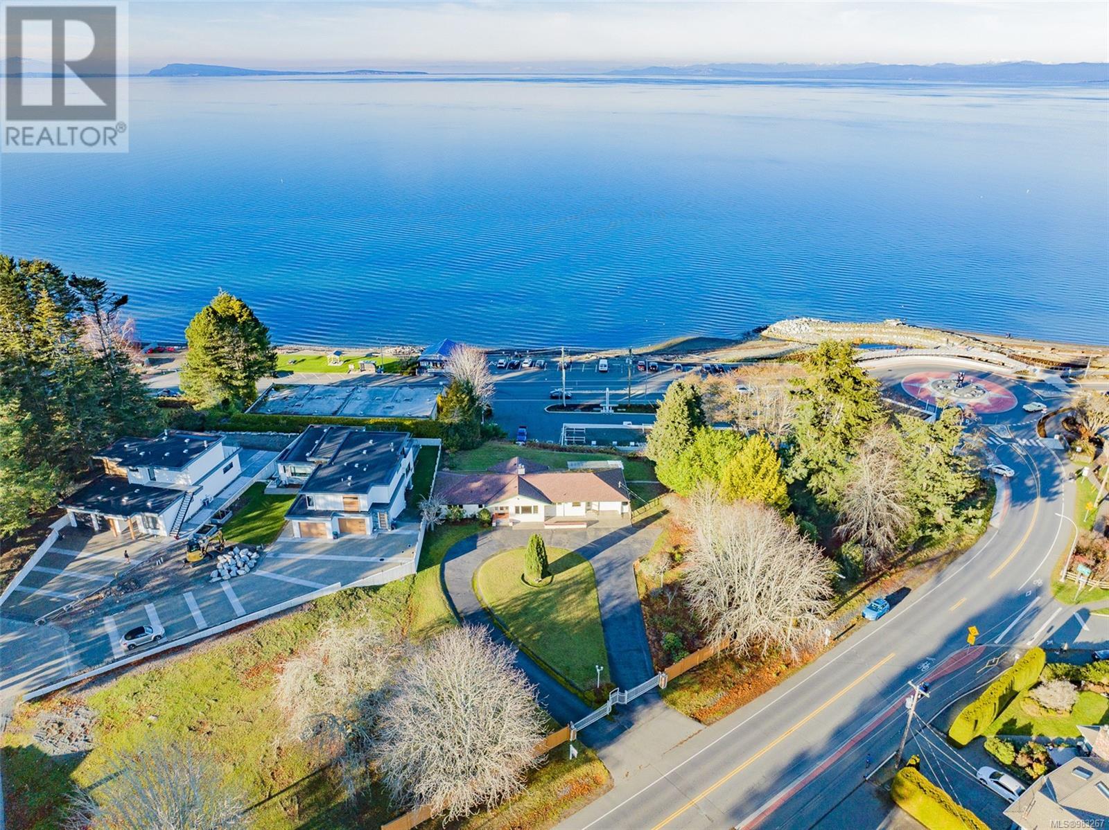 Photo 62 of 441 Memorial Ave, Qualicum Beach BC