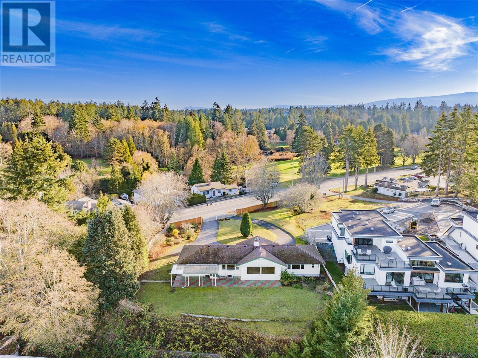 Photo 29 of 441 Memorial Ave, Qualicum Beach BC
