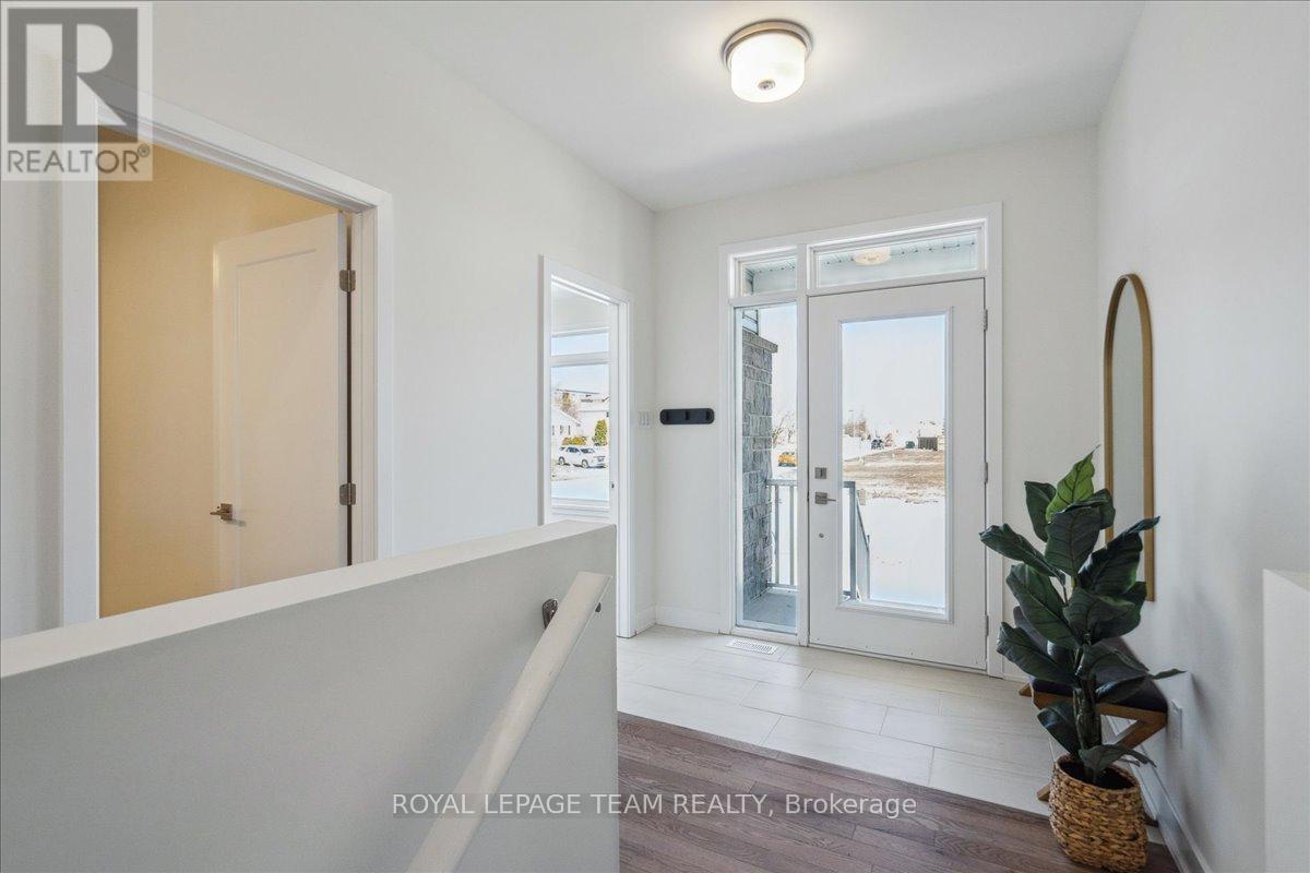 Photo 4 of 1070 Turner Drive, Brockville ON