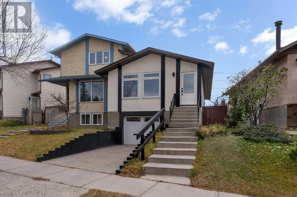 Single Family House Bi-level for Sale in  Bermuda Drive NW Beddington Heights Calgary 