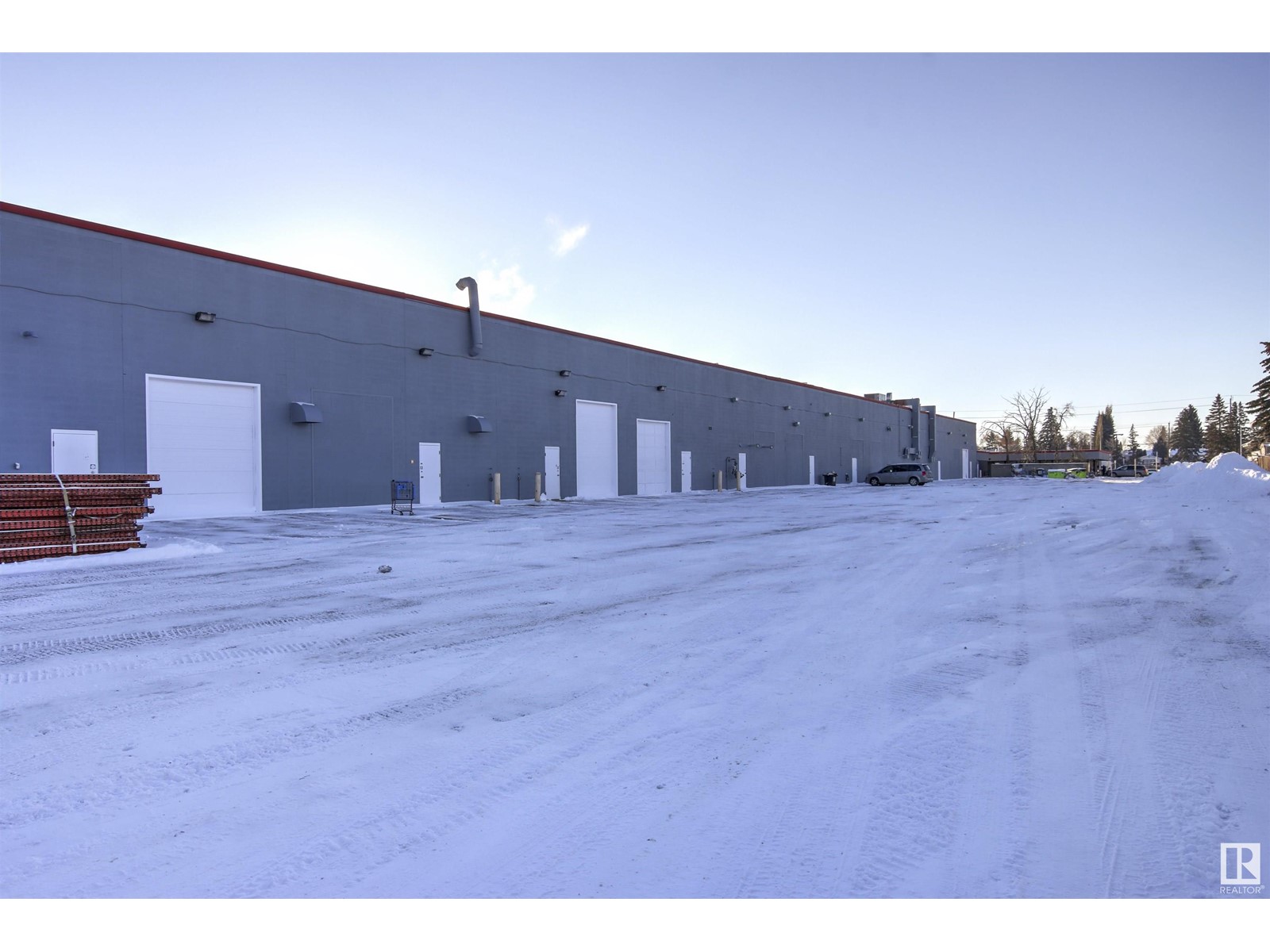 Photo 2 of 4948 93 Av Nw Nw, Edmonton AB