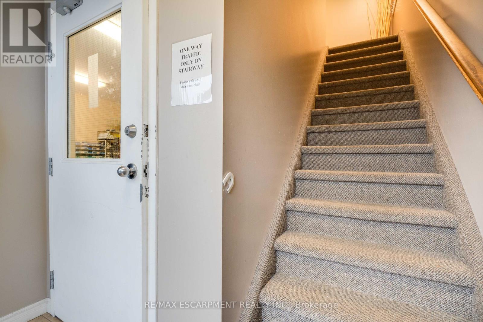Photo 3 of 2 45 Dalkeith Drive, Brantford ON