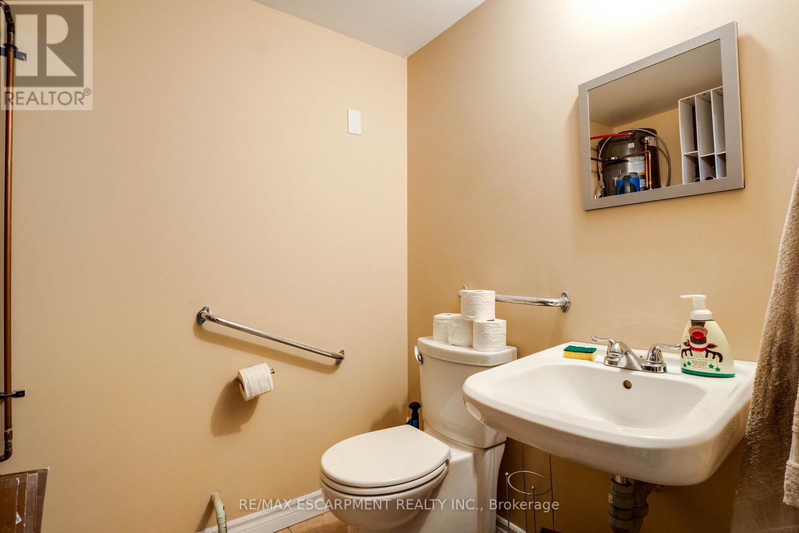 Photo 8 of 2 45 Dalkeith Drive, Brantford ON