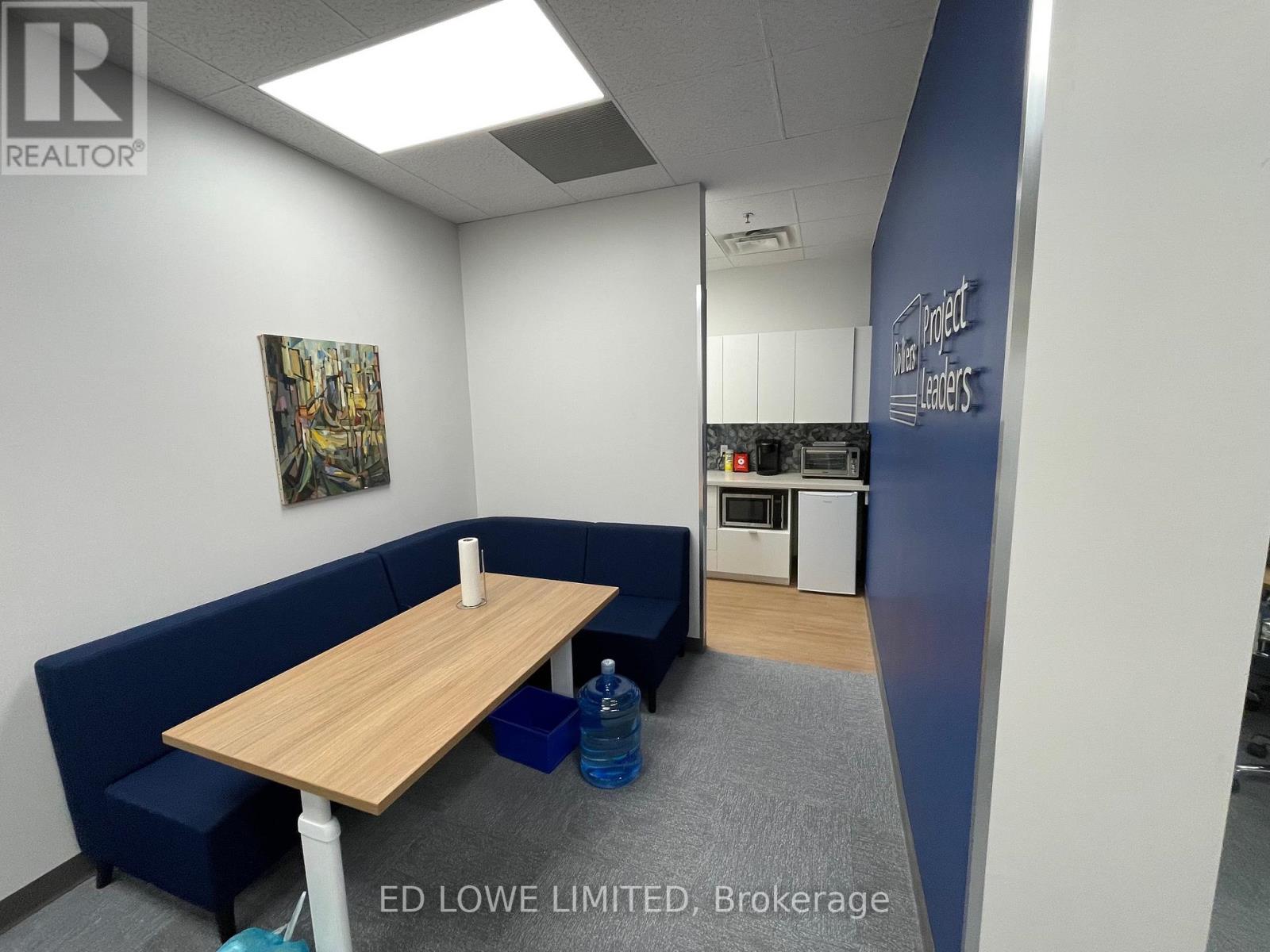 Photo 3 of 205 126 Wellington Street W, Barrie ON