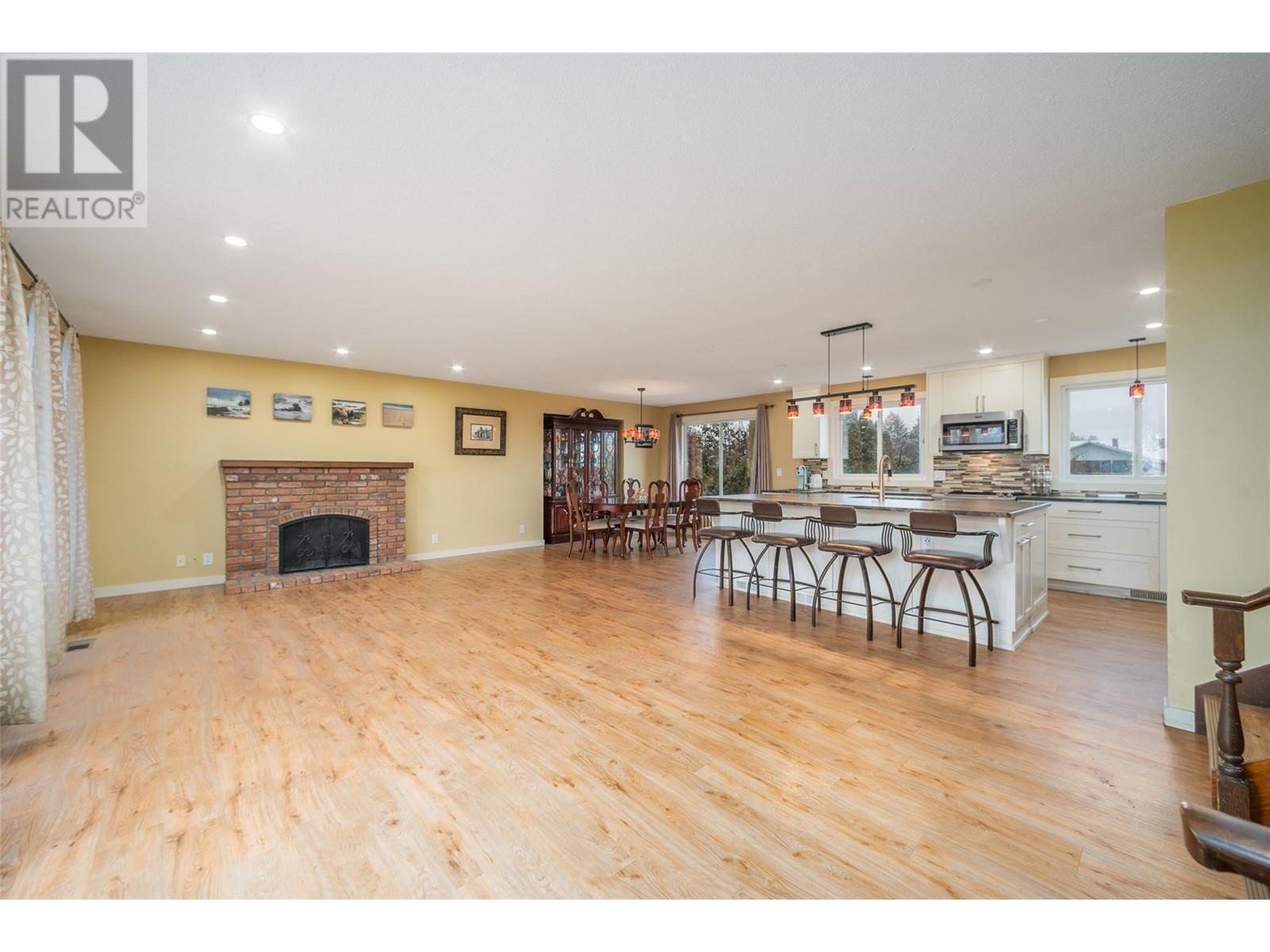 2308 Thacker Drive, West Kelowna