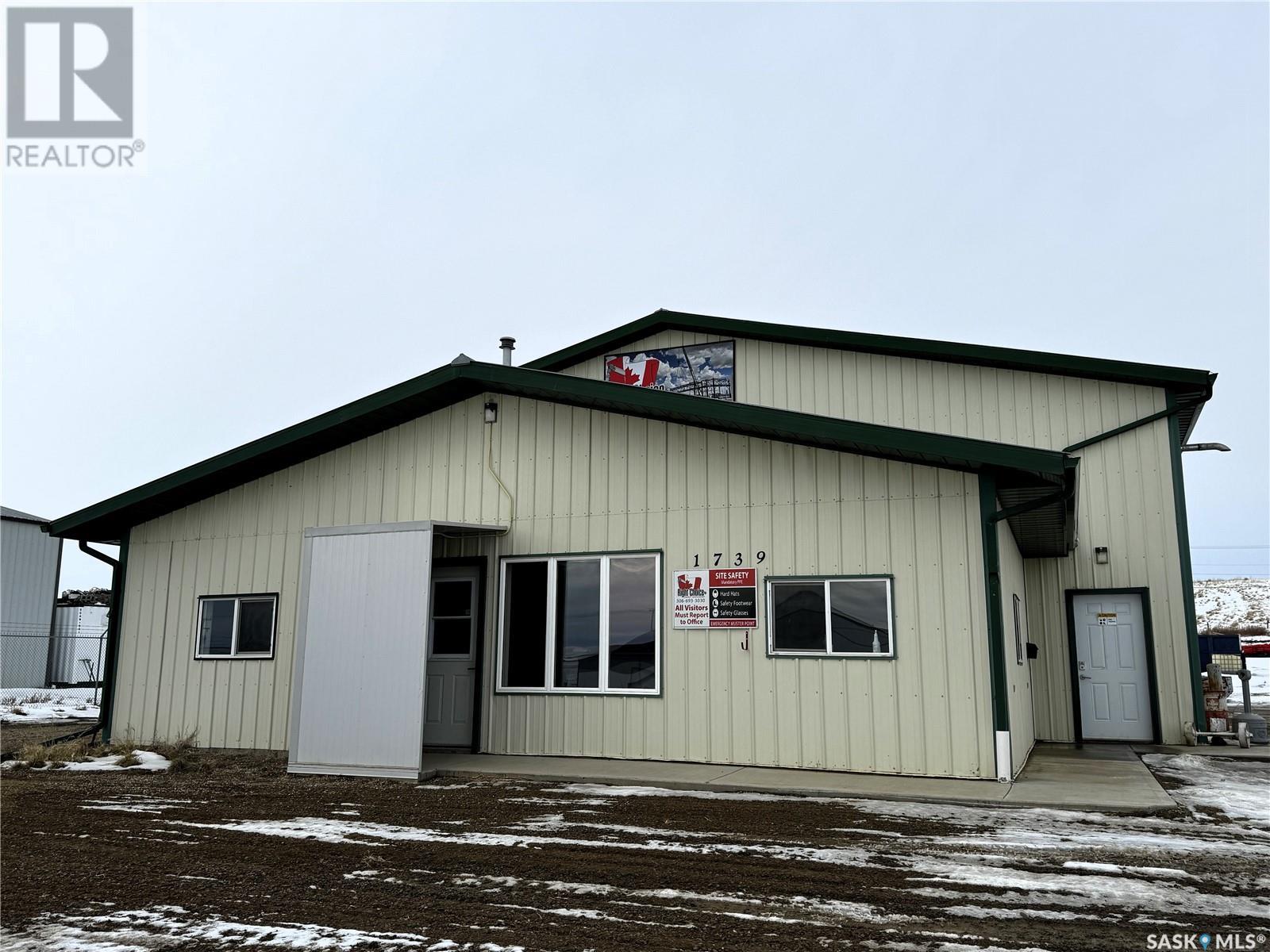 1739 Sidney STREET W, Swift Current, Saskatchewan