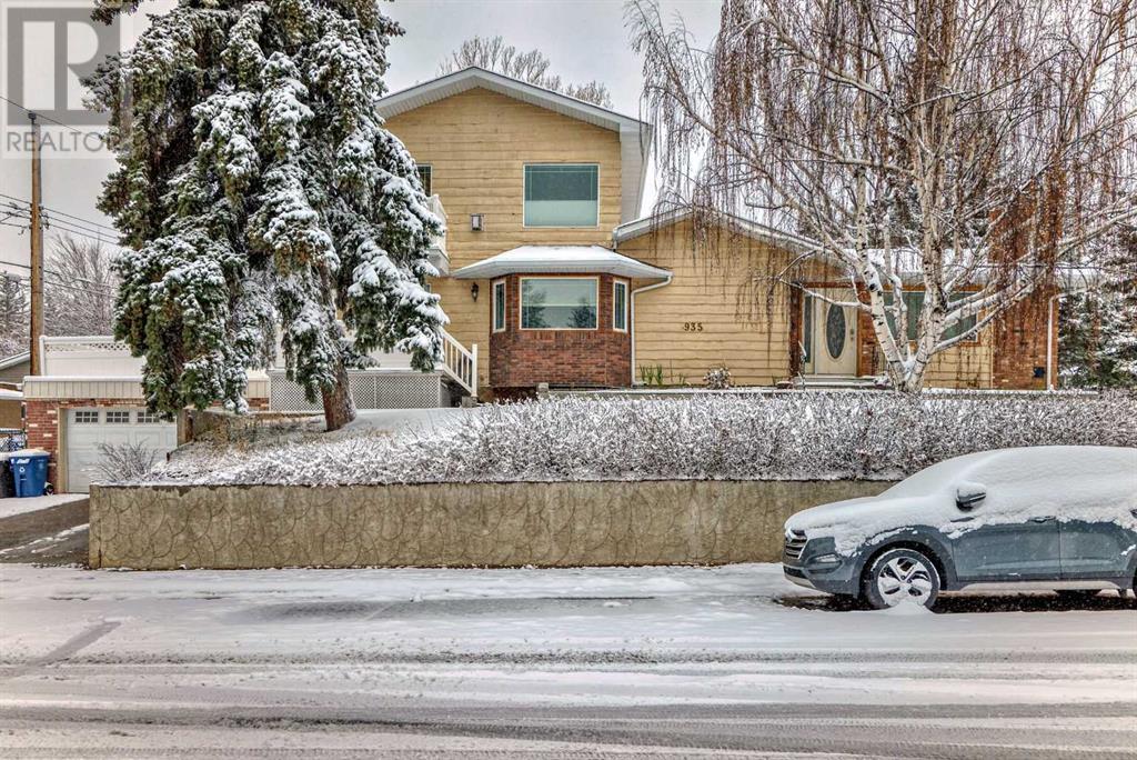 935 Hunterston Hill NW, Calgary, Alberta