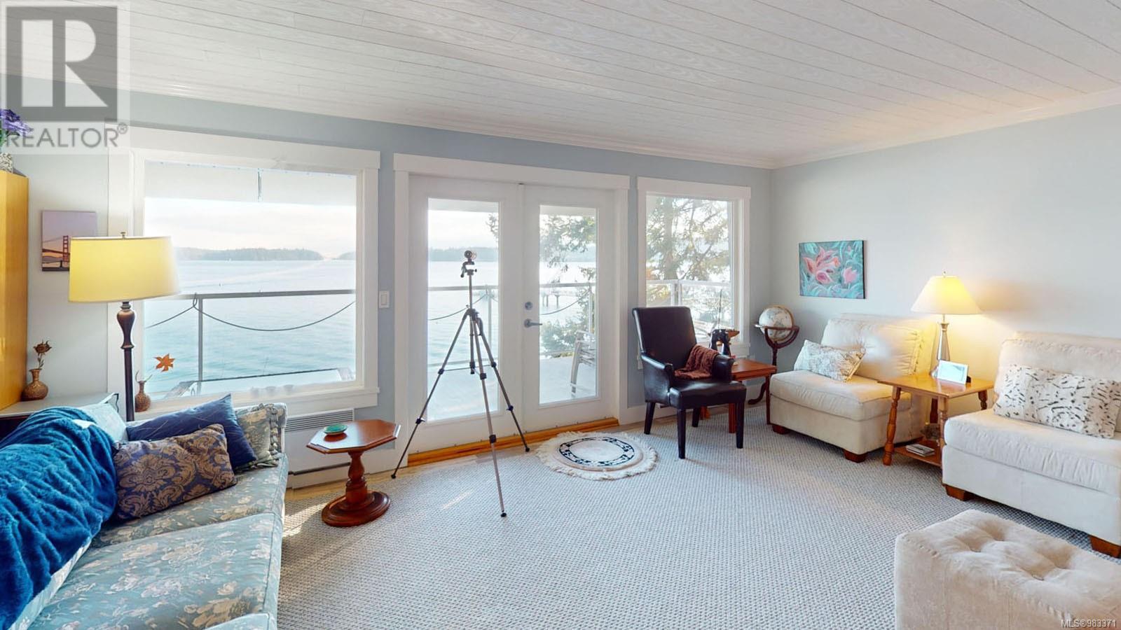  10 McKenzie Crescent, Piers Island