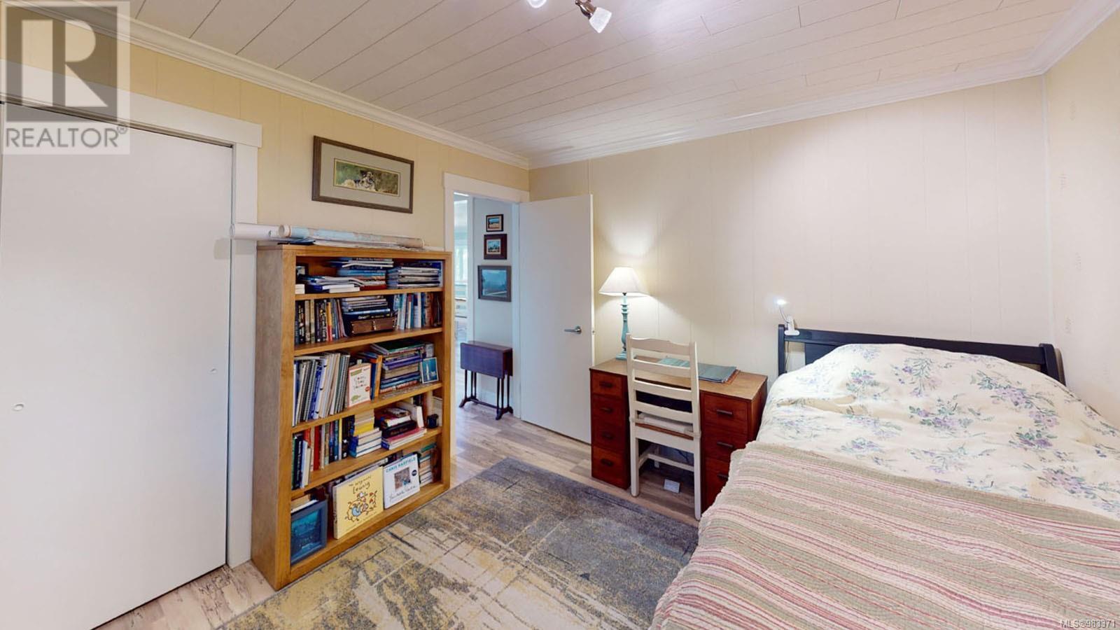  10 McKenzie Crescent, Piers Island