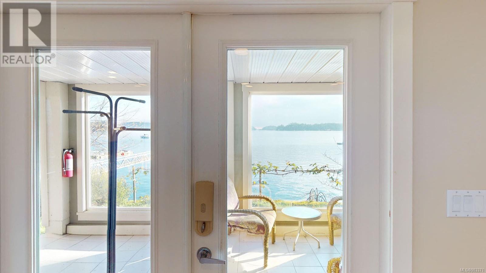  10 McKenzie Crescent, Piers Island