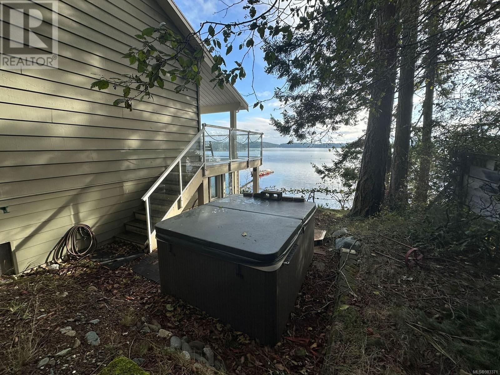  10 McKenzie Crescent, Piers Island