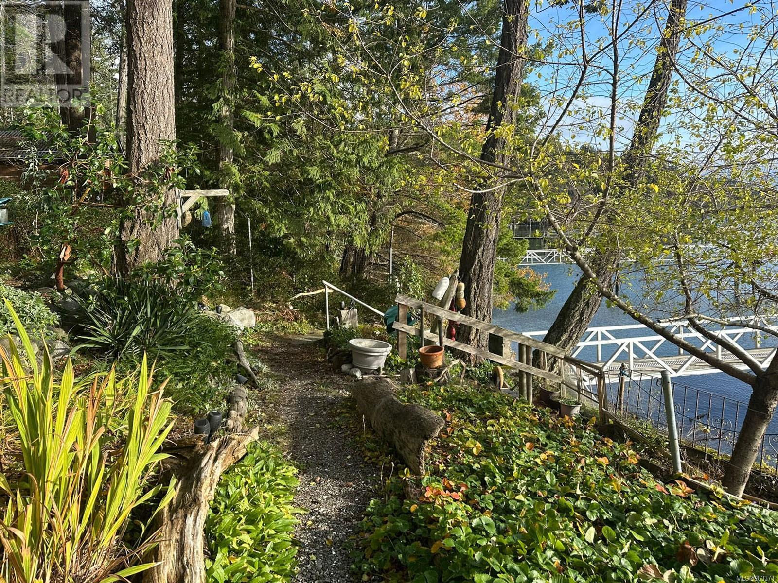  10 McKenzie Crescent, Piers Island