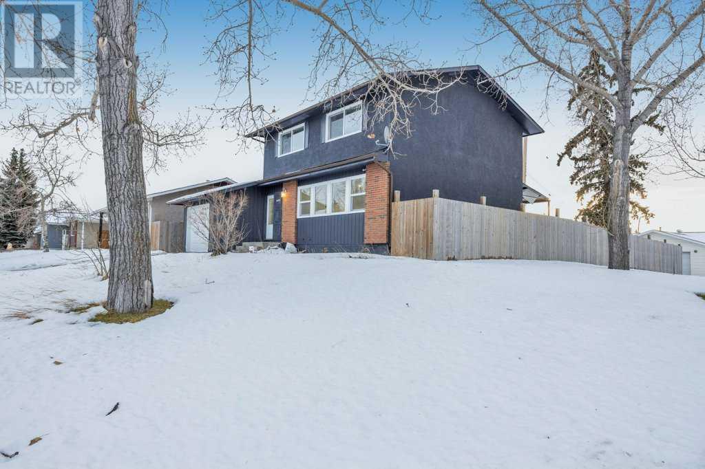 Single Family House for Sale in  Penbrooke Drive SE Penbrooke Meadows Calgary 