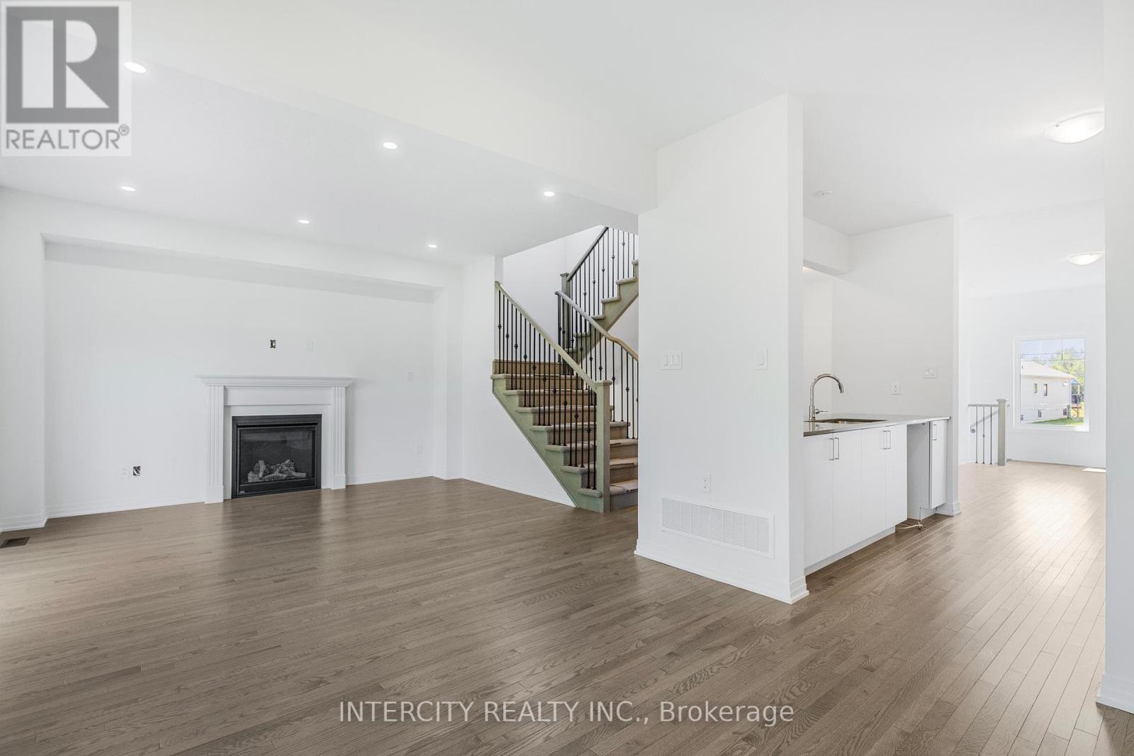 Photo 16 of 327 Quebec Street, Clearview ON