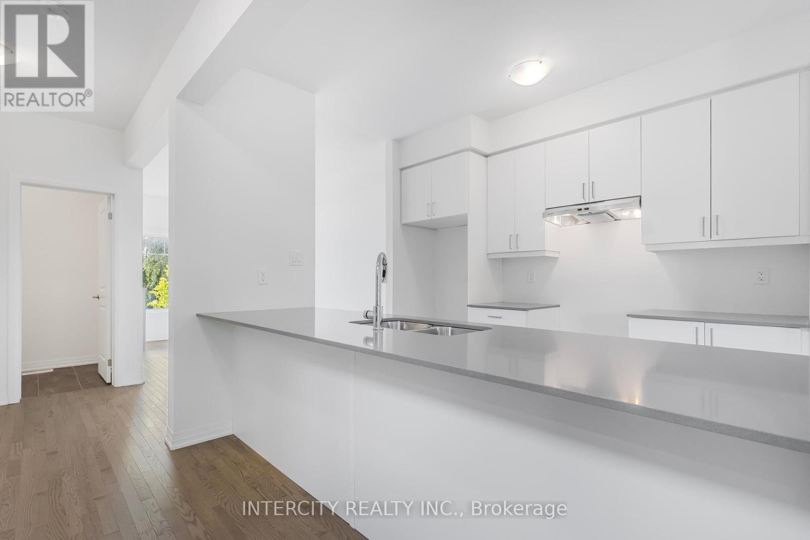 Photo 11 of 327 Quebec Street, Clearview ON