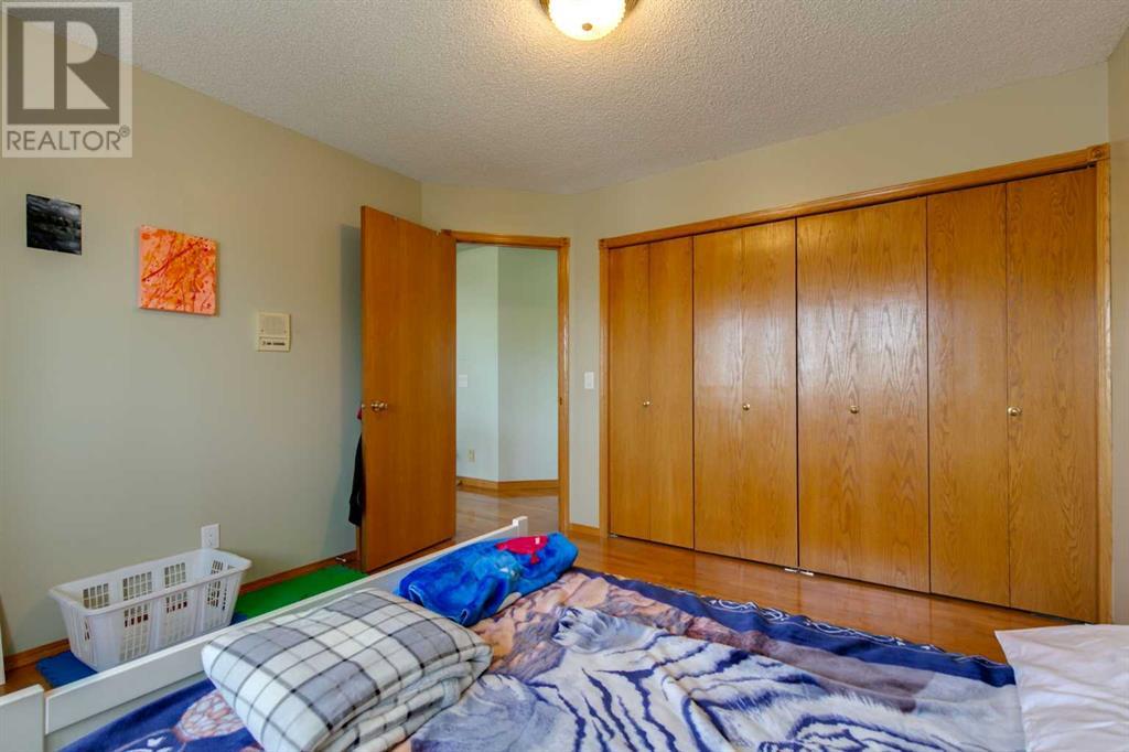 Single Family House for Sale in  Signal Hill Mews SW Signal Hill Calgary 