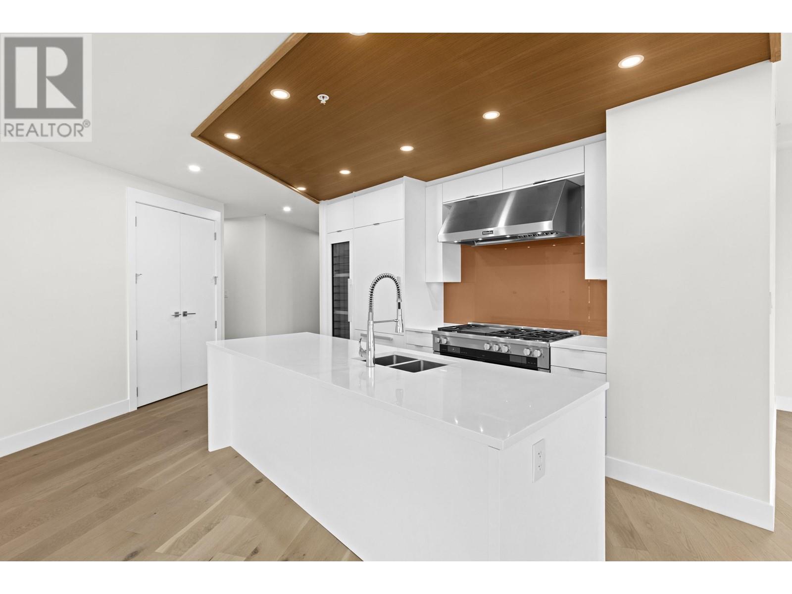 701 6687 NELSON AVENUE, West Vancouver real estate listing R2951446