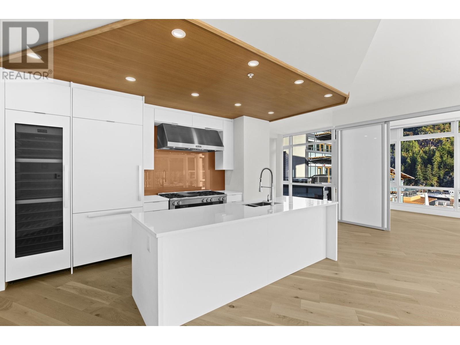 701 6687 NELSON AVENUE, West Vancouver real estate listing R2951446
