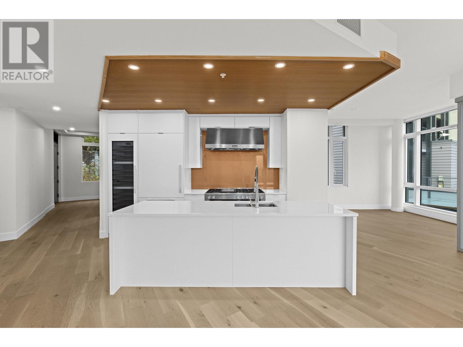 701 6687 NELSON AVENUE, West Vancouver real estate listing R2951446
