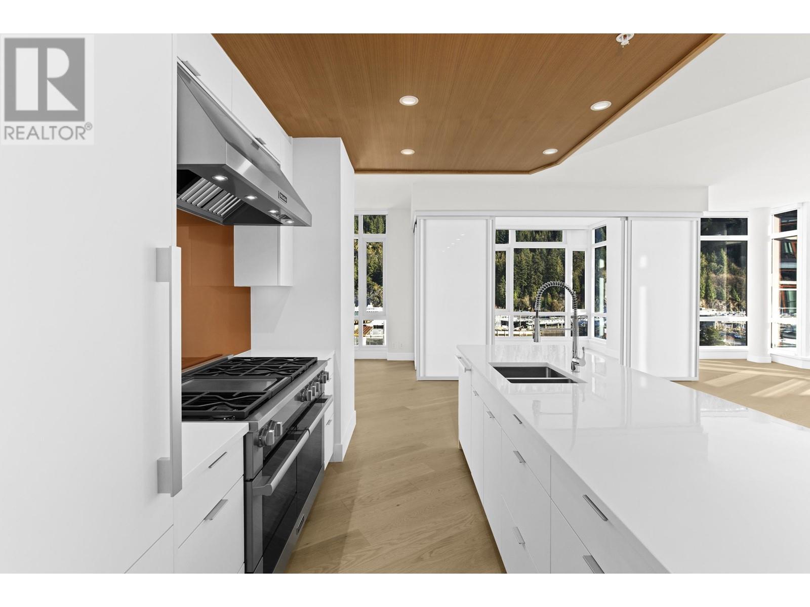 701 6687 NELSON AVENUE, West Vancouver real estate listing R2951446
