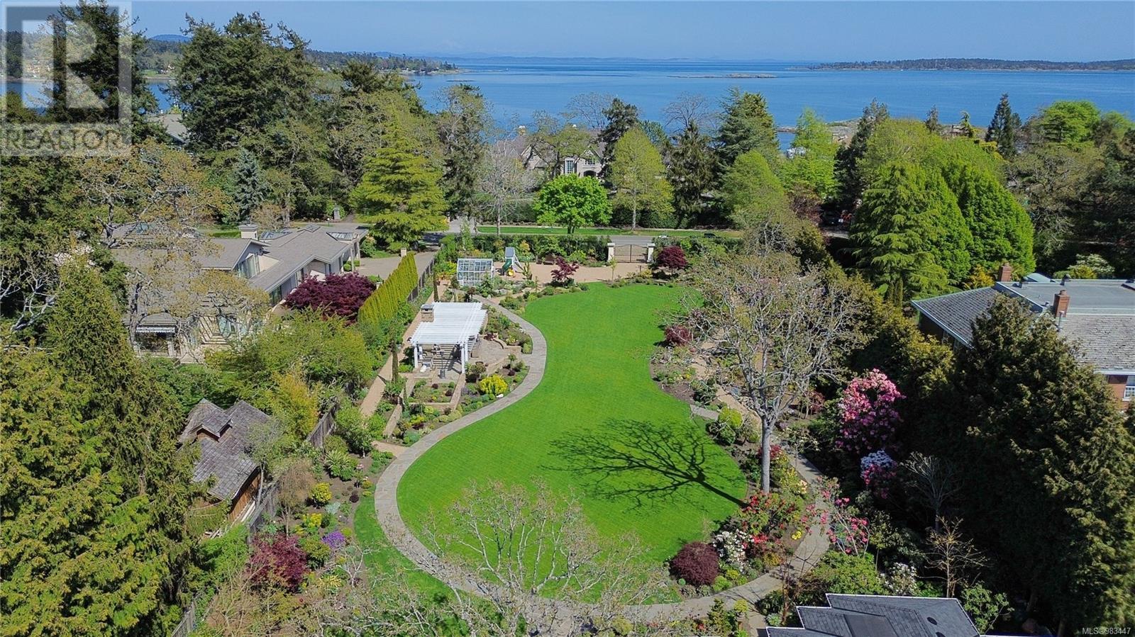 Photo 17 of 2970 Rutland Rd, Oak Bay BC