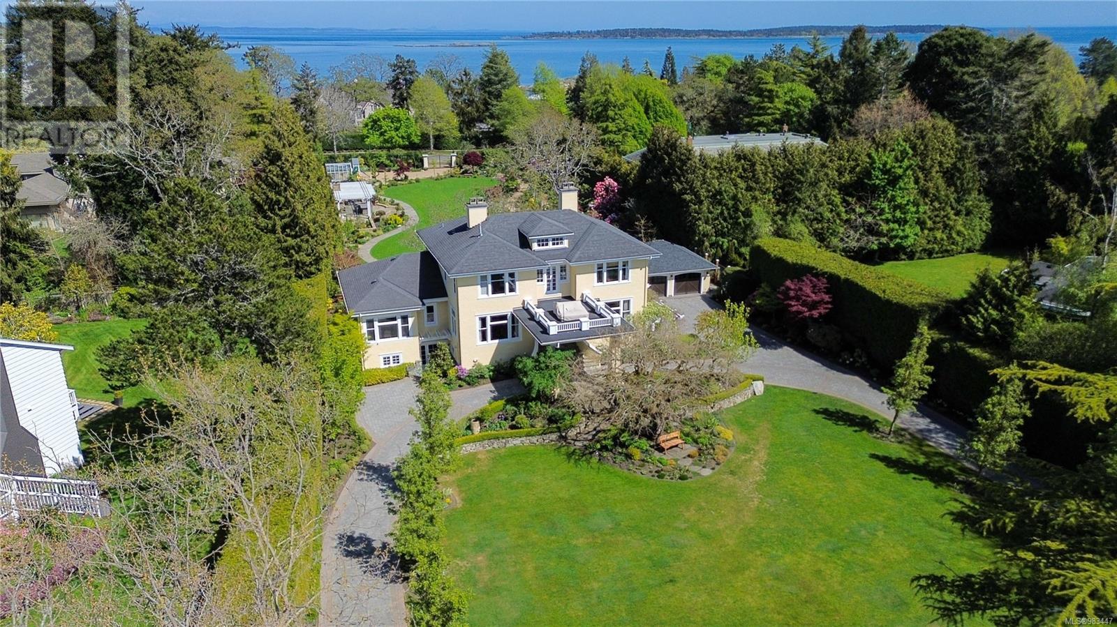 Photo 2 of 2970 Rutland Rd, Oak Bay BC