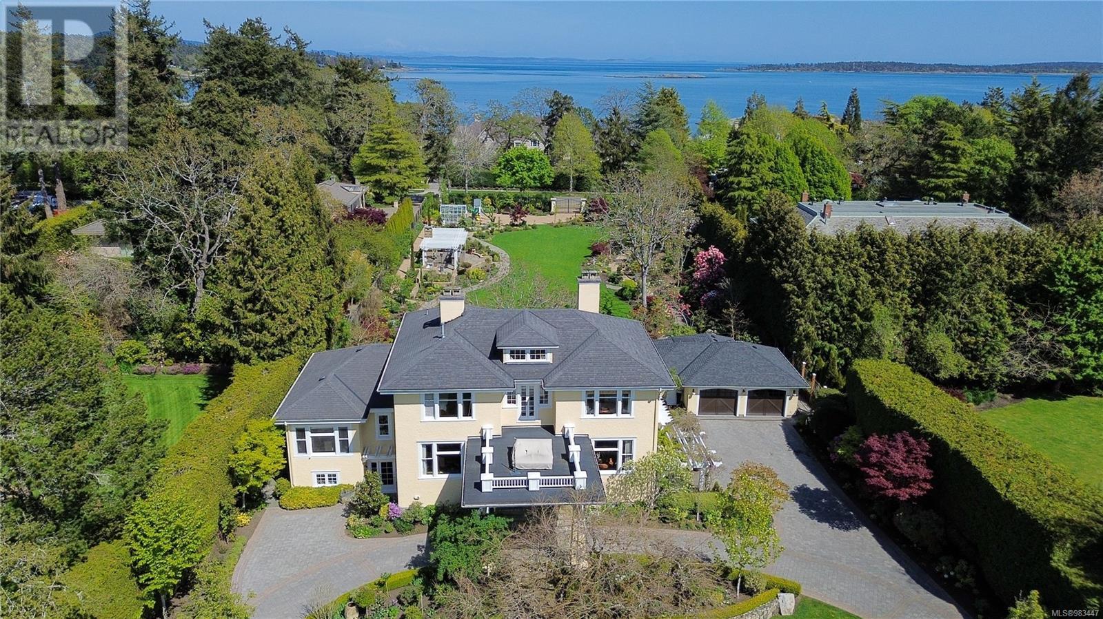 Photo 3 of 2970 Rutland Rd, Oak Bay BC
