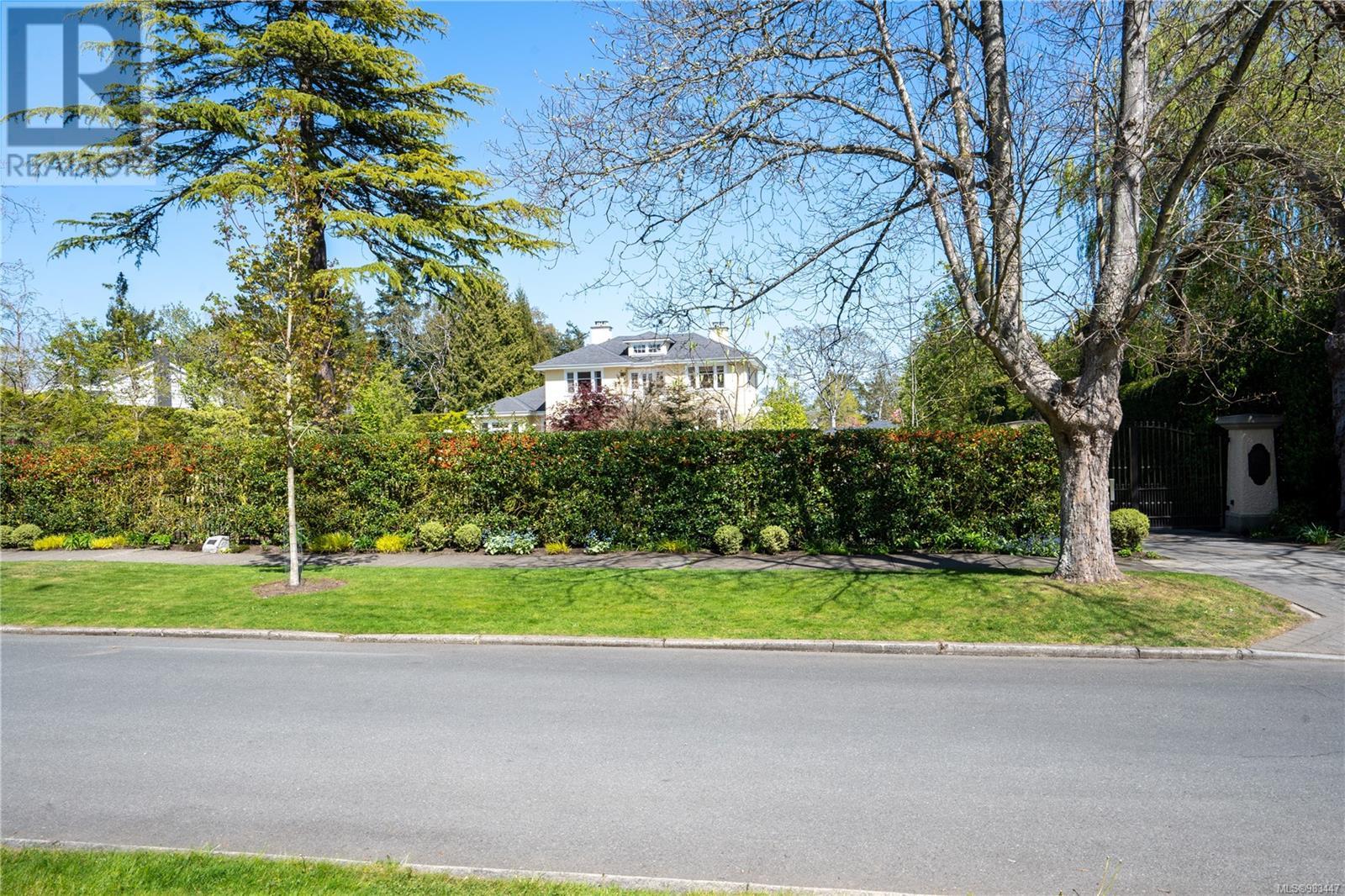 Photo 4 of 2970 Rutland Rd, Oak Bay BC