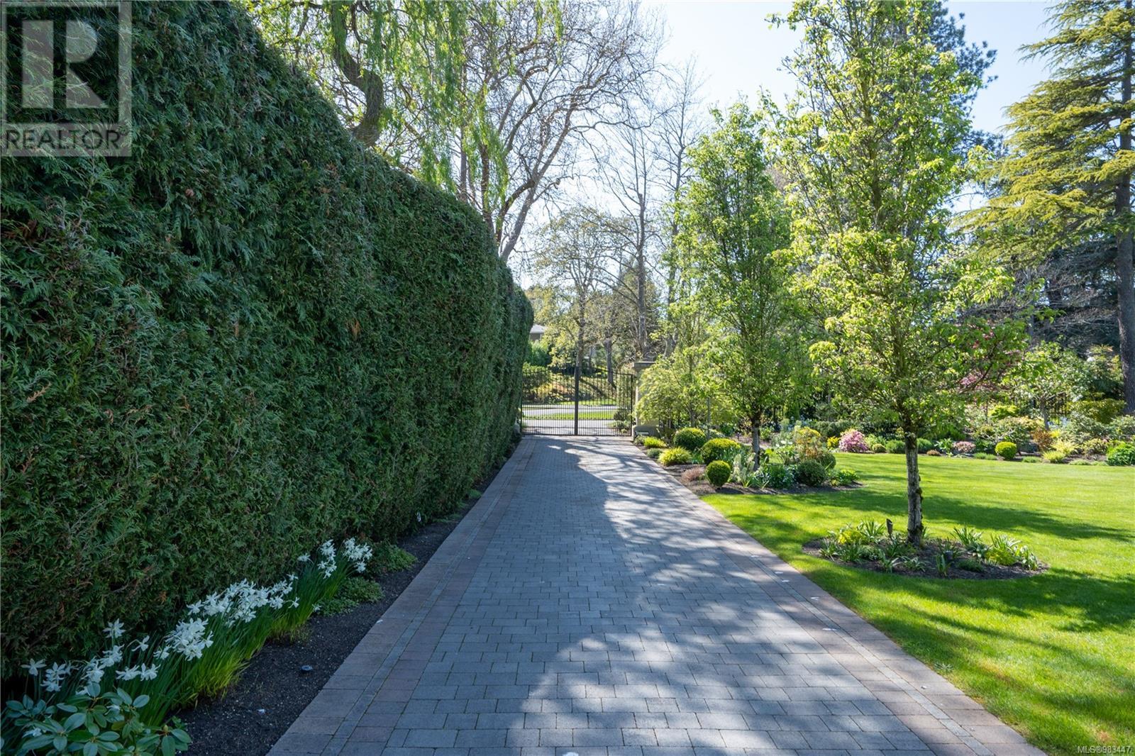 Photo 7 of 2970 Rutland Rd, Oak Bay BC
