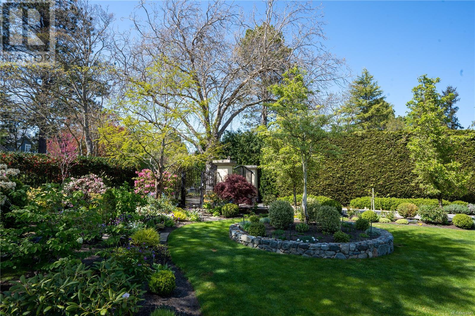 Photo 8 of 2970 Rutland Rd, Oak Bay BC