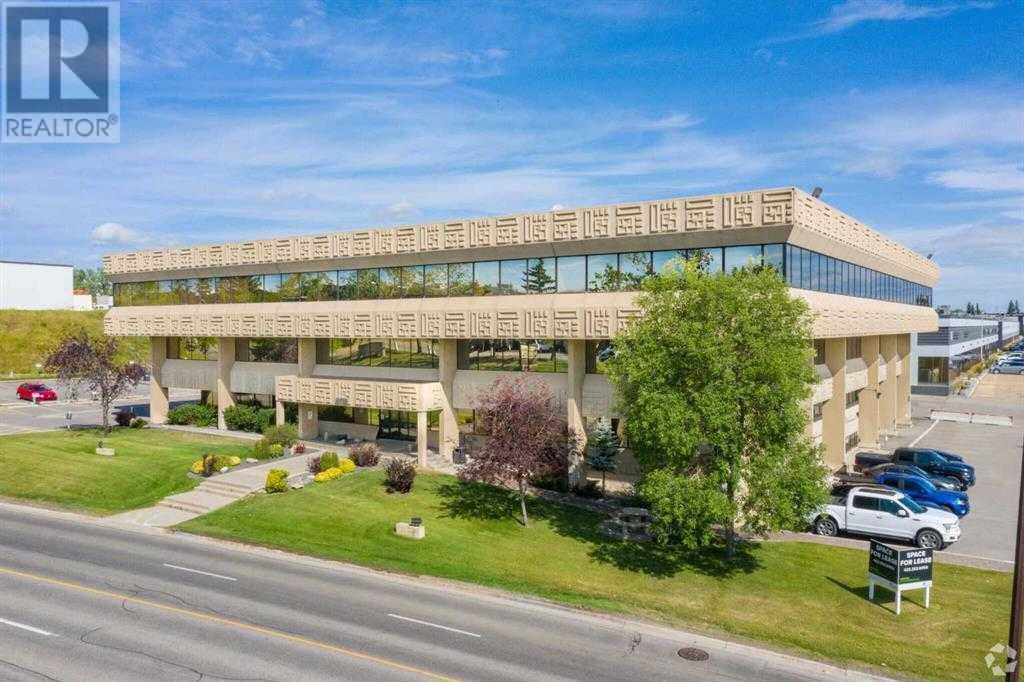 Photo 3 of 12 3016 5 Avenue Ne, Calgary AB