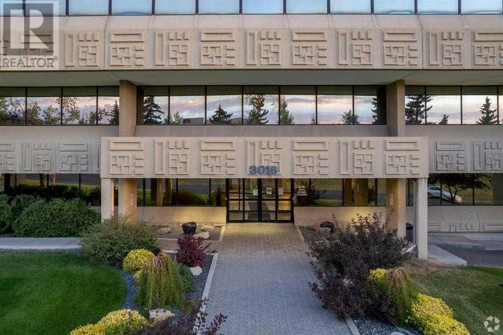 Photo 1 of 12 3016 5 Avenue Ne, Calgary AB