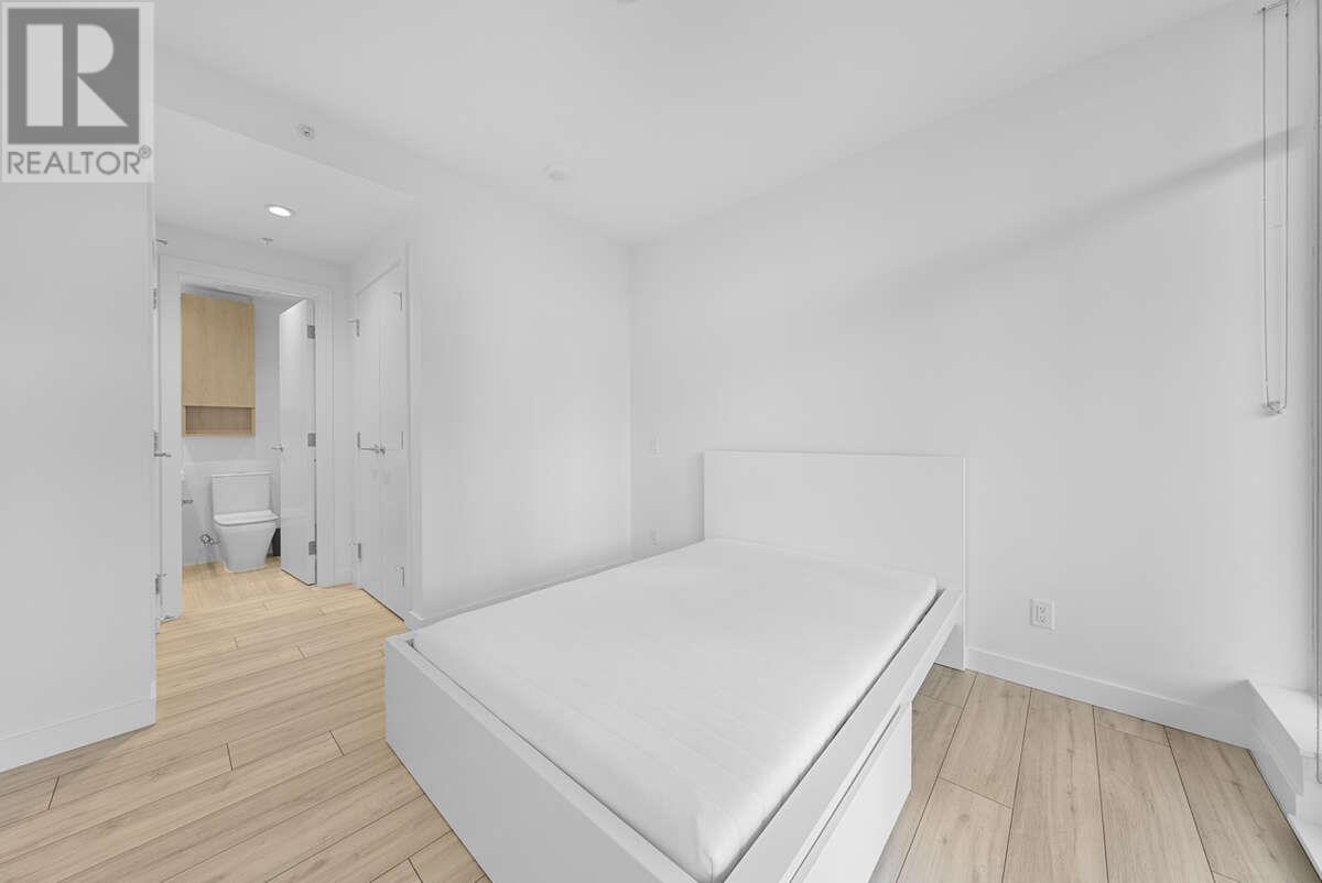 401 6080 MCKAY AVENUE, Burnaby
