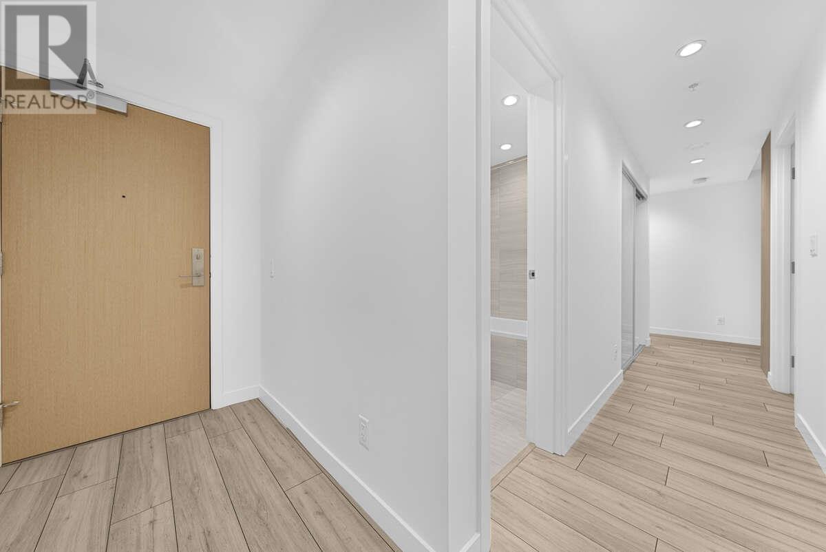 401 6080 MCKAY AVENUE, Burnaby