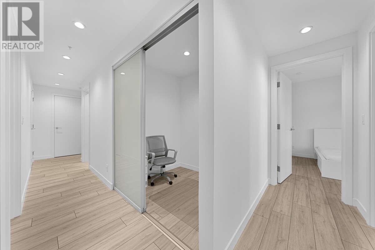 401 6080 MCKAY AVENUE, Burnaby