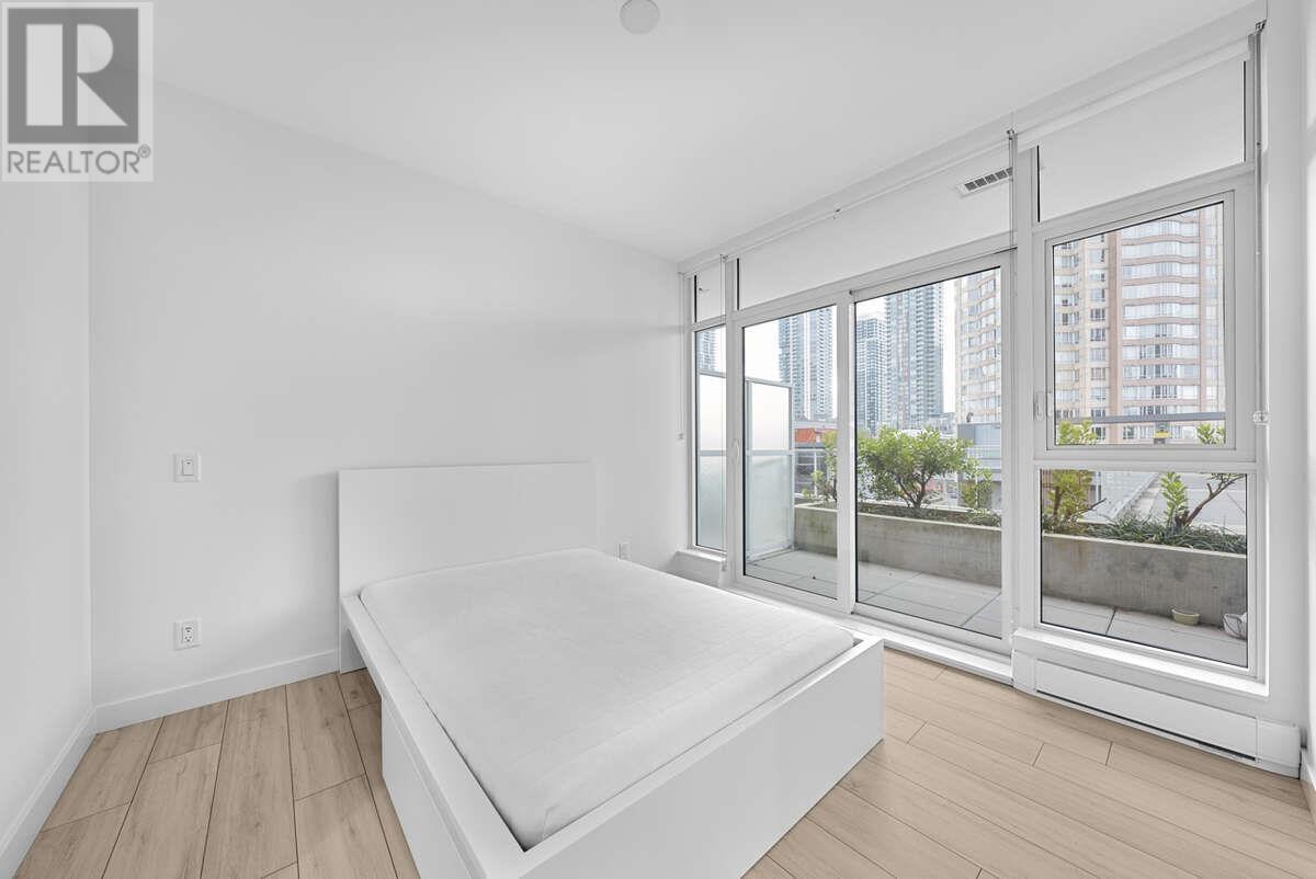 401 6080 MCKAY AVENUE, Burnaby