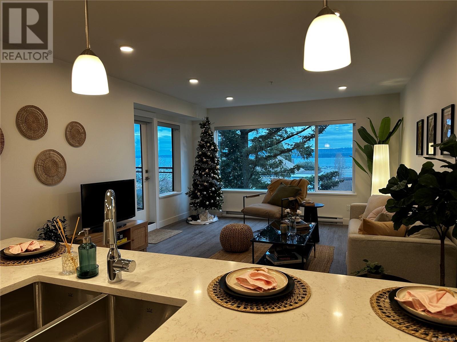 206 135 Haliburton St, Nanaimo