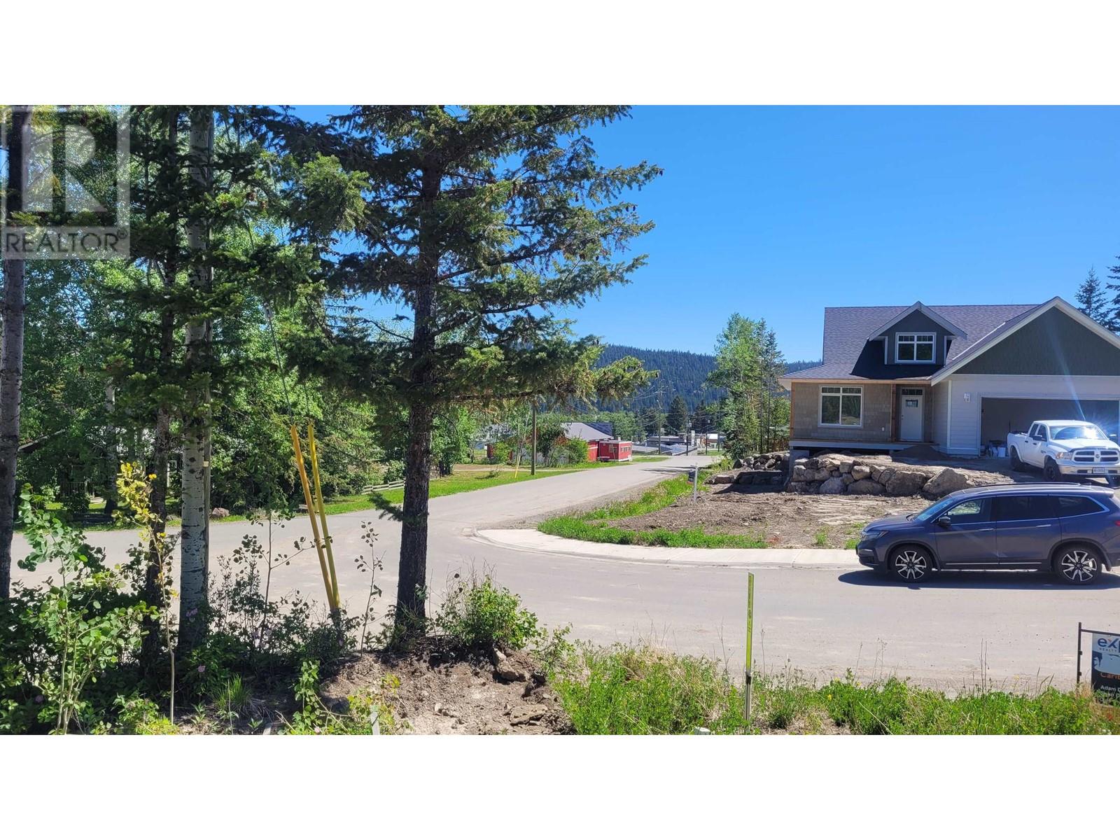 901 SPRUCE PLACE, 100 Mile House