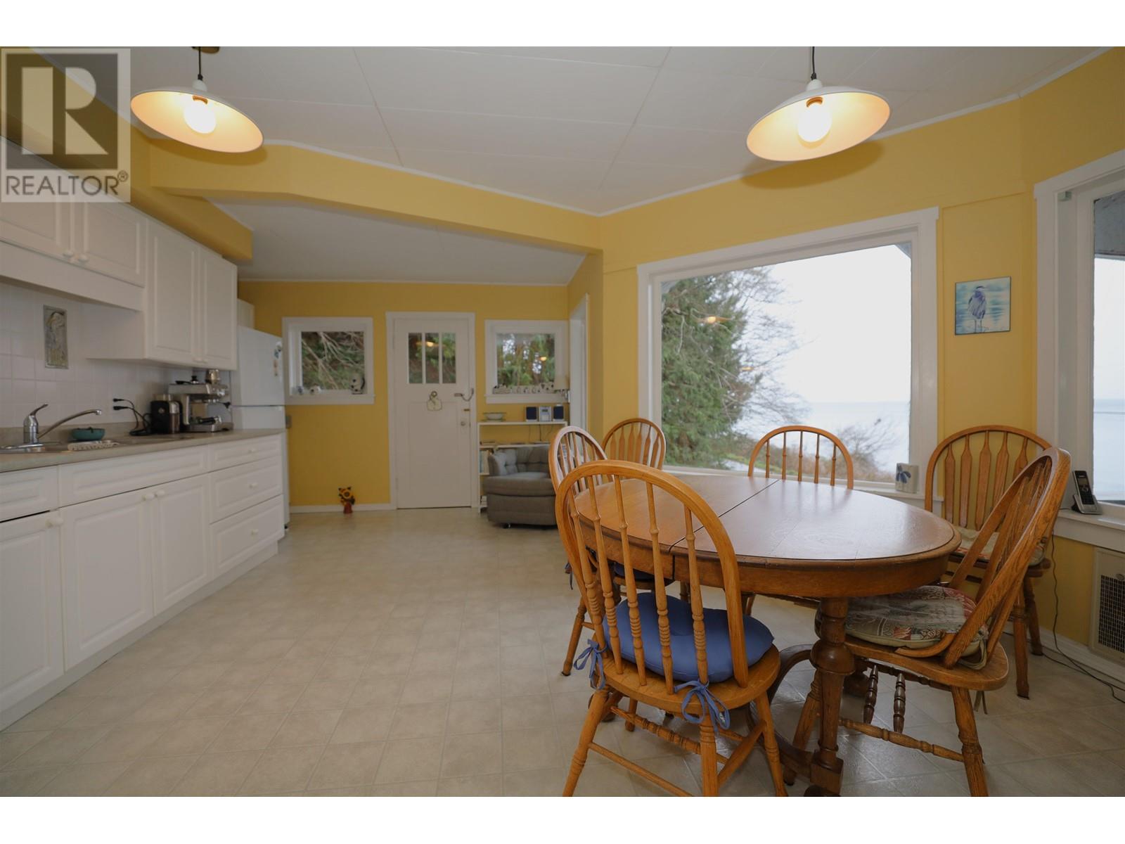 1730 OCEAN BEACH ESPLANADE, Gibsons