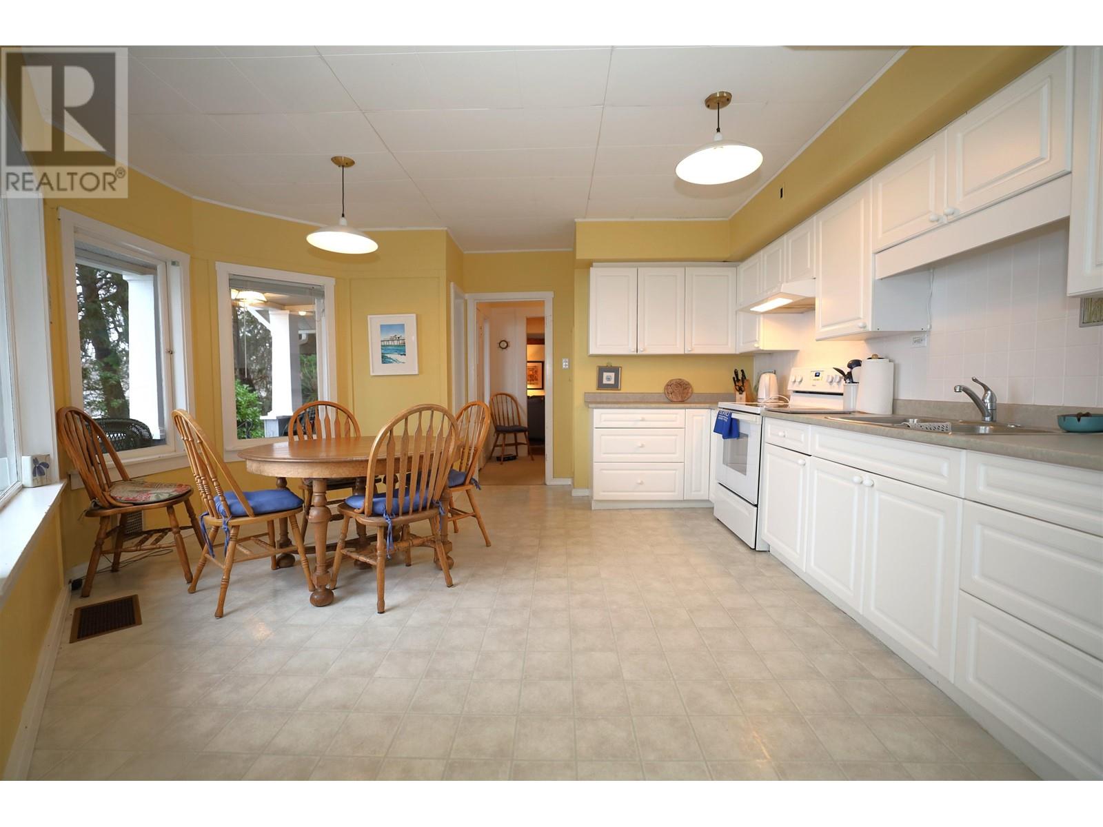 1730 OCEAN BEACH ESPLANADE, Gibsons