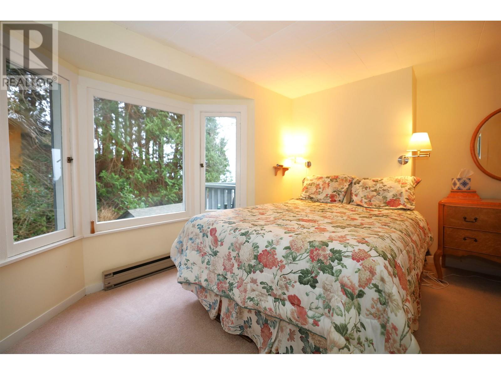 1730 OCEAN BEACH ESPLANADE, Gibsons