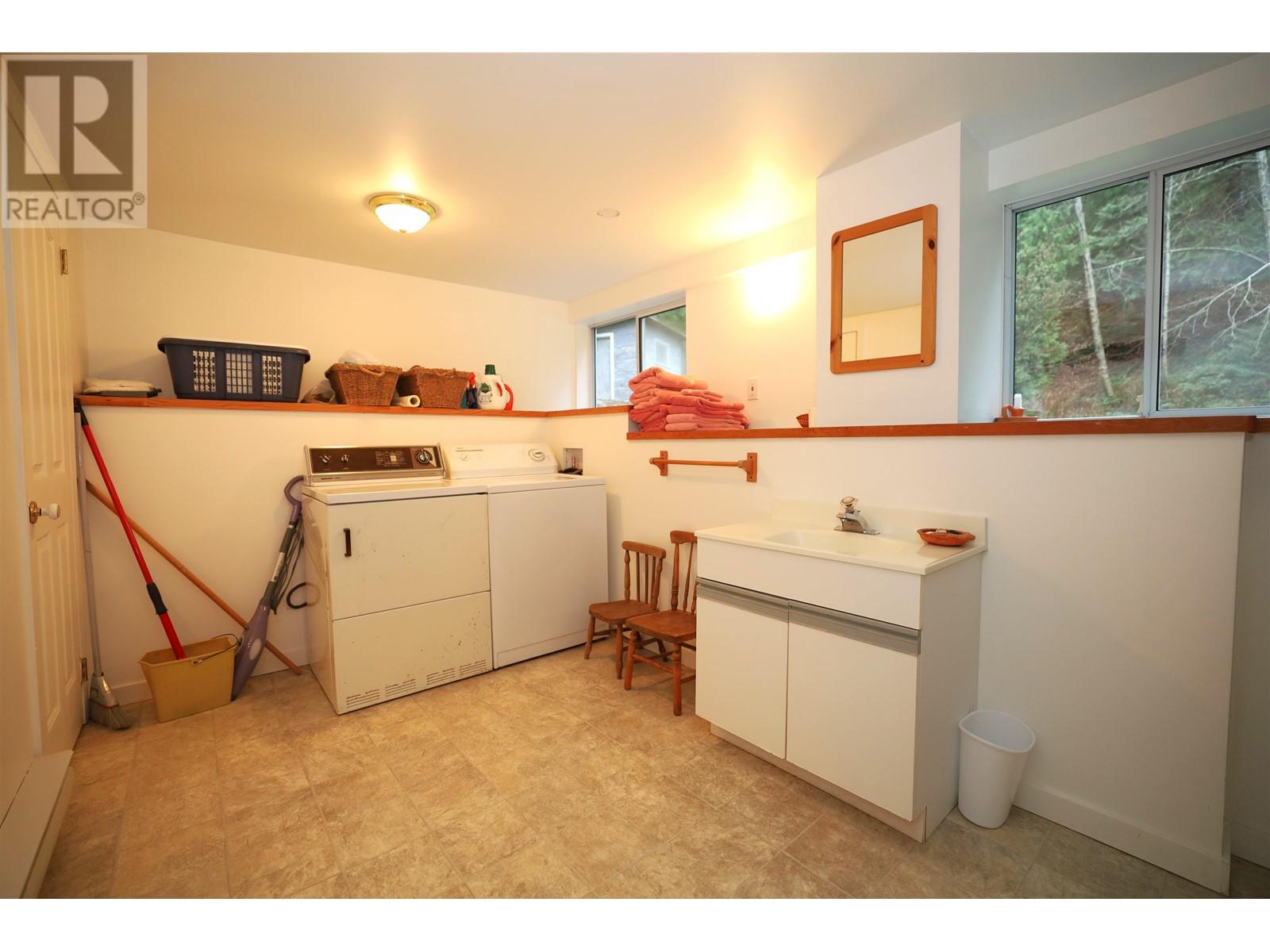 1730 OCEAN BEACH ESPLANADE, Gibsons